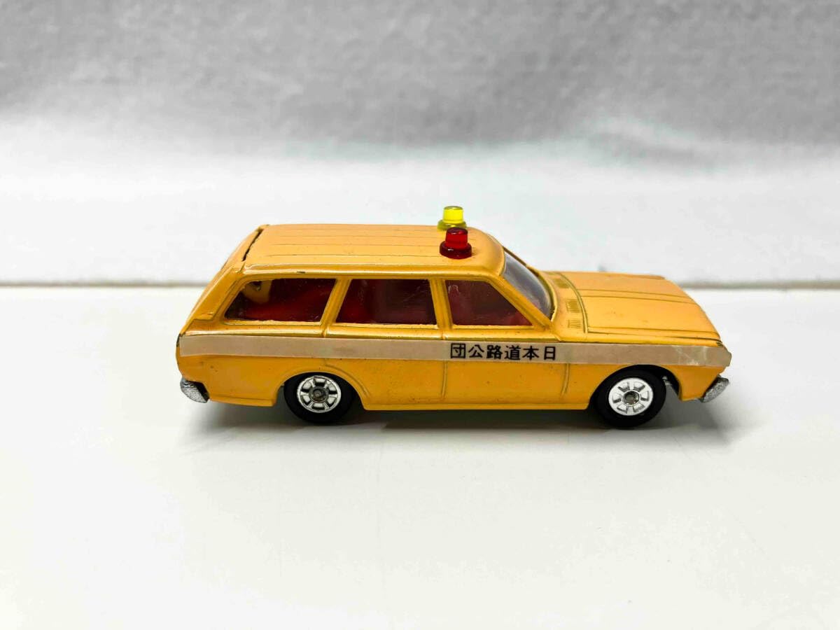 Amazon | トミカ No.76 セドリック ワゴン 道路公団 やまぶき色 赤